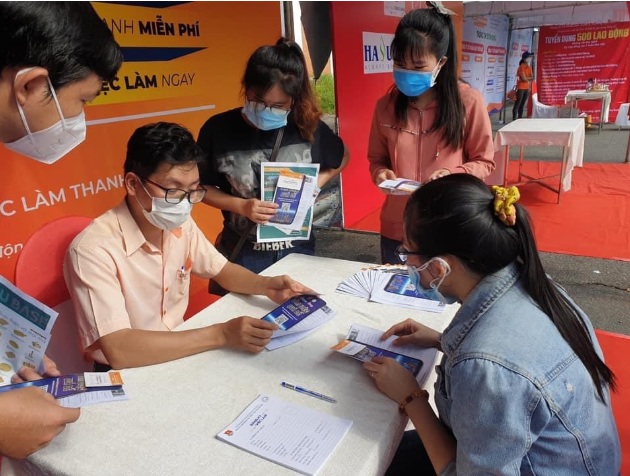 Lý do đi thực tập mà vẫn còn phải trả phí cho đơn vị ?